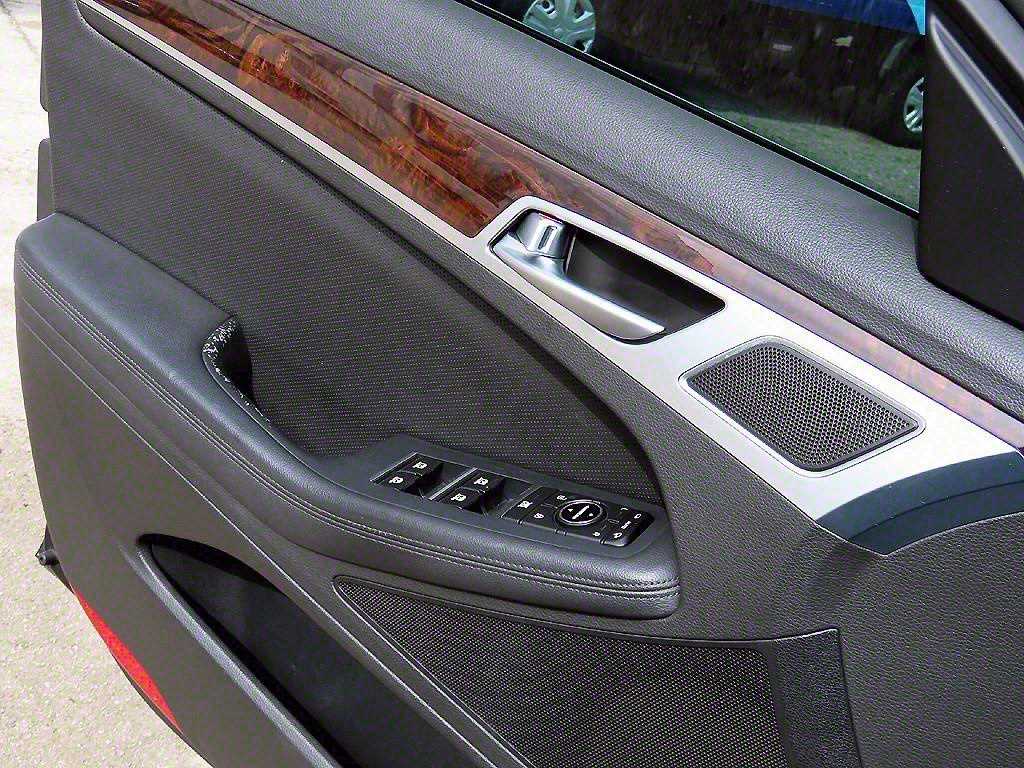 HYUNDAI Genesis - Vista 10