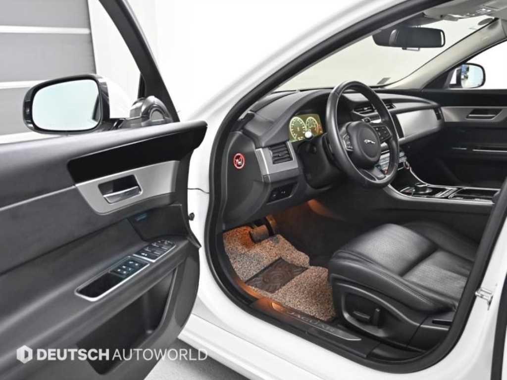 Jaguar XF - Vista 11