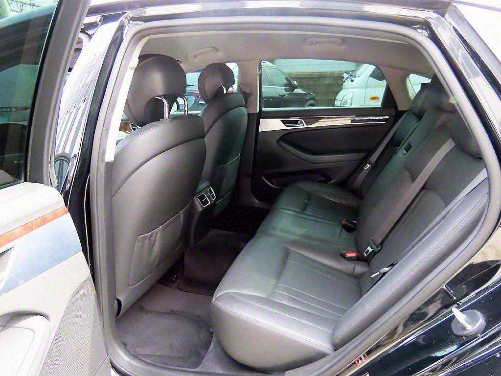 HYUNDAI Genesis - Vista 6