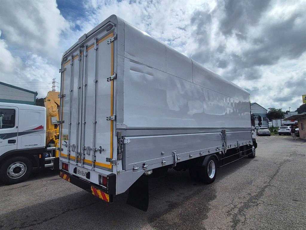 medium and large cargo truck - Vista 7