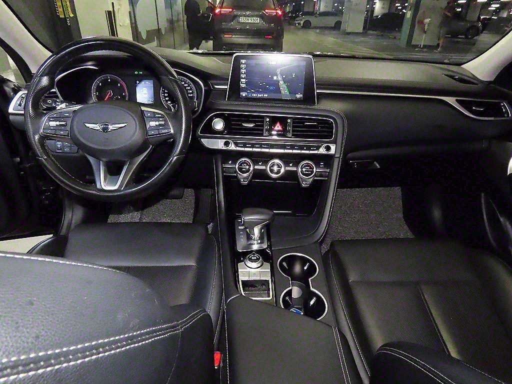 Genesis G70 - Vista 10