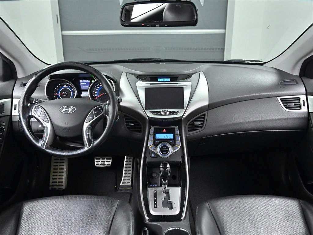 HYUNDAI Avante - Vista 7