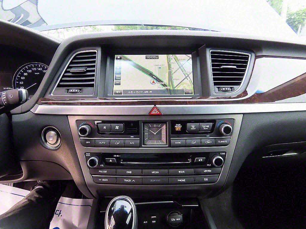 HYUNDAI Genesis - Vista 12