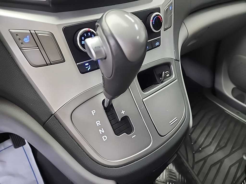 HYUNDAI Starex - Vista 8