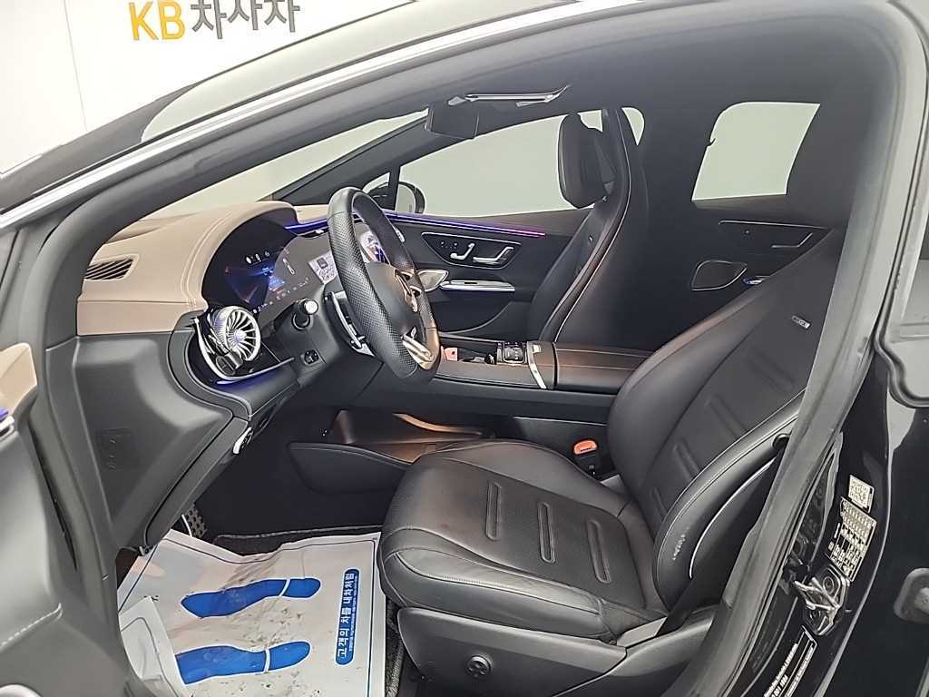 Mercedes Benz EQE - Vista 11