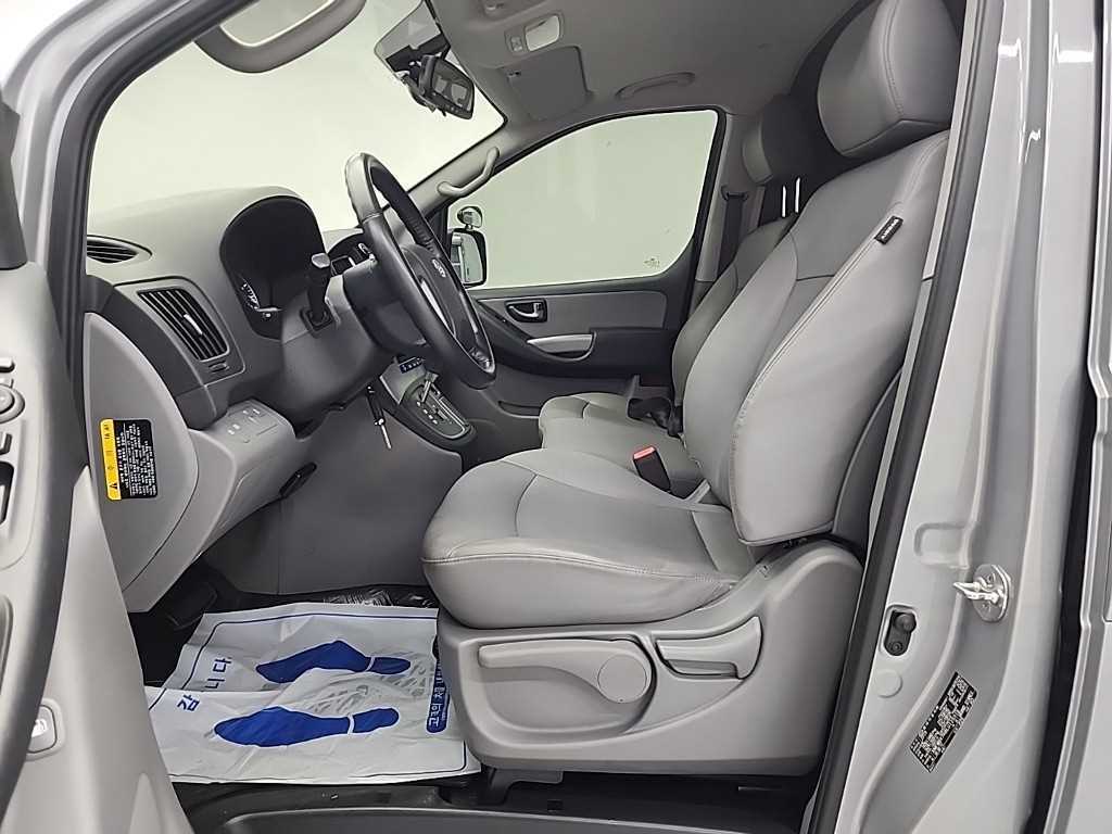 HYUNDAI Starex - Vista 11