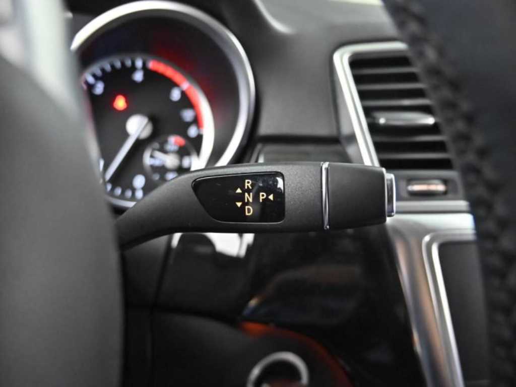 Mercedes Benz M Class - Vista 9