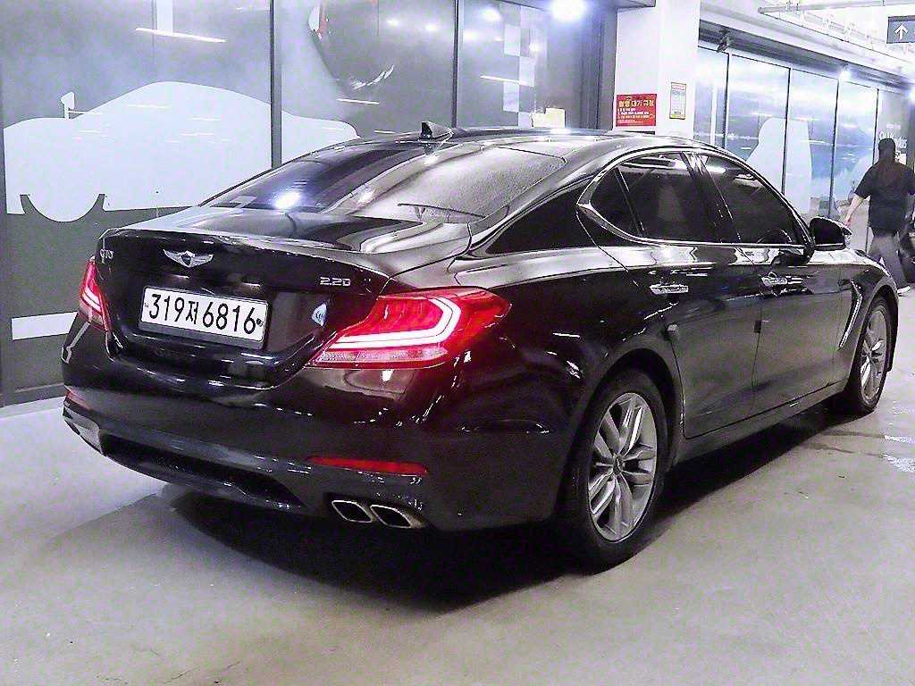 Genesis G70 - Vista 4