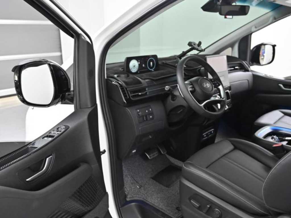 HYUNDAI Staria - Vista 11