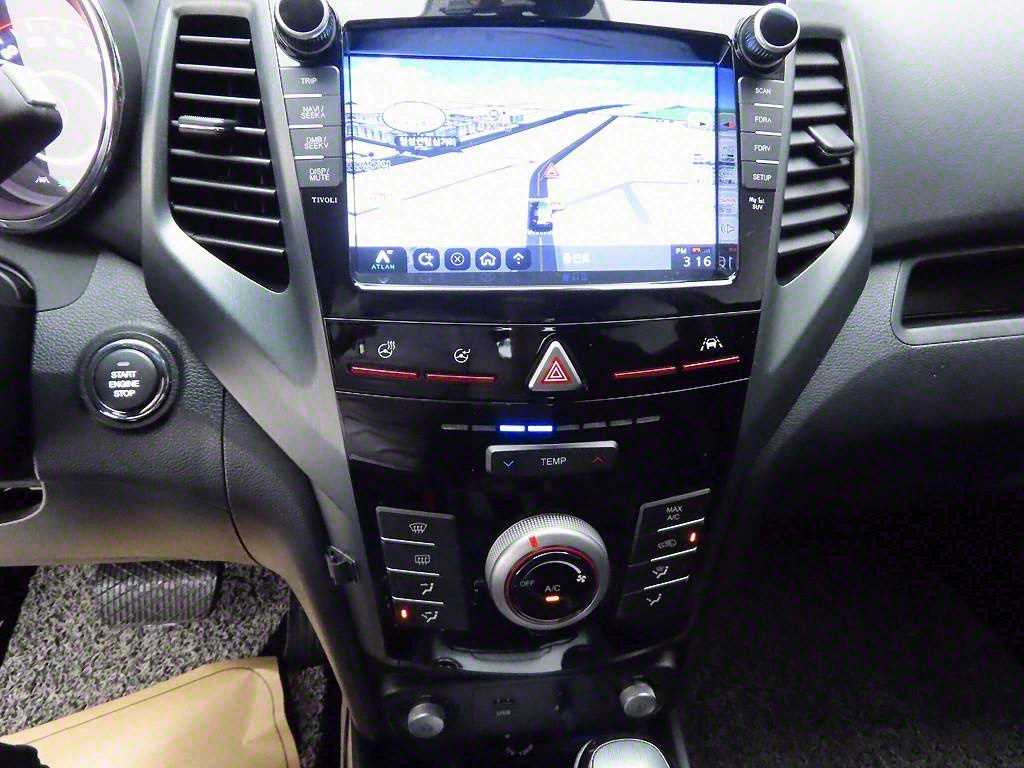 Ssangyong Tivoli - Vista 9