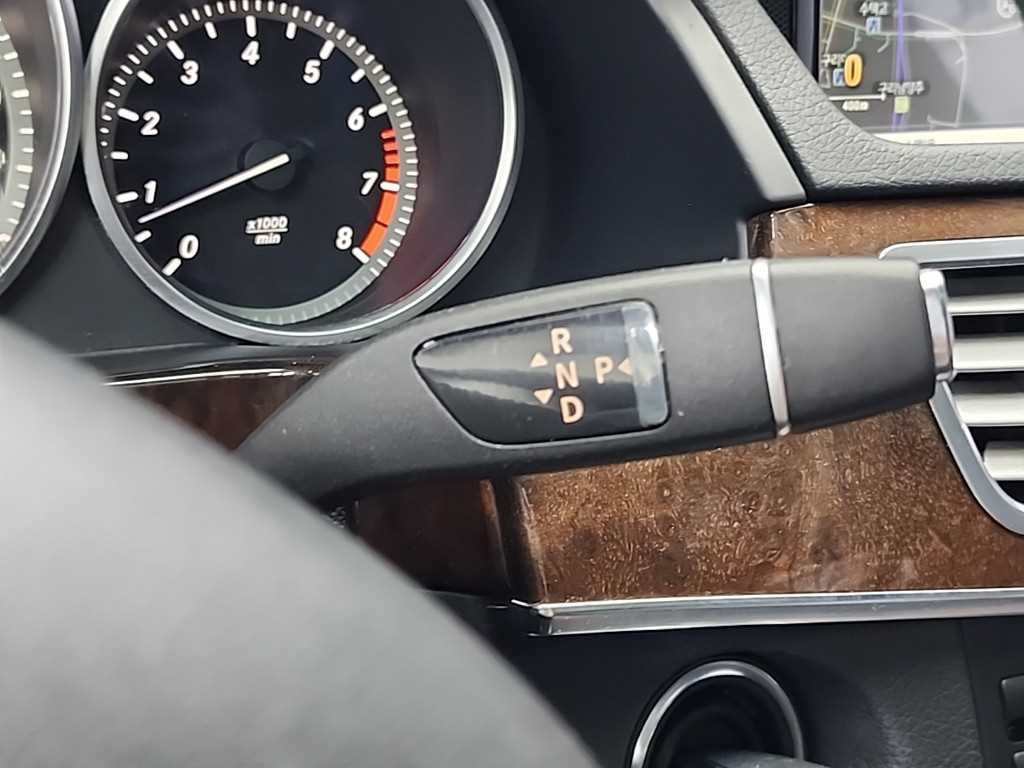 Mercedes Benz E class - Vista 8