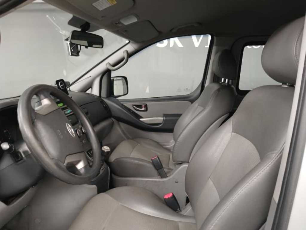 HYUNDAI Starex - Vista 9