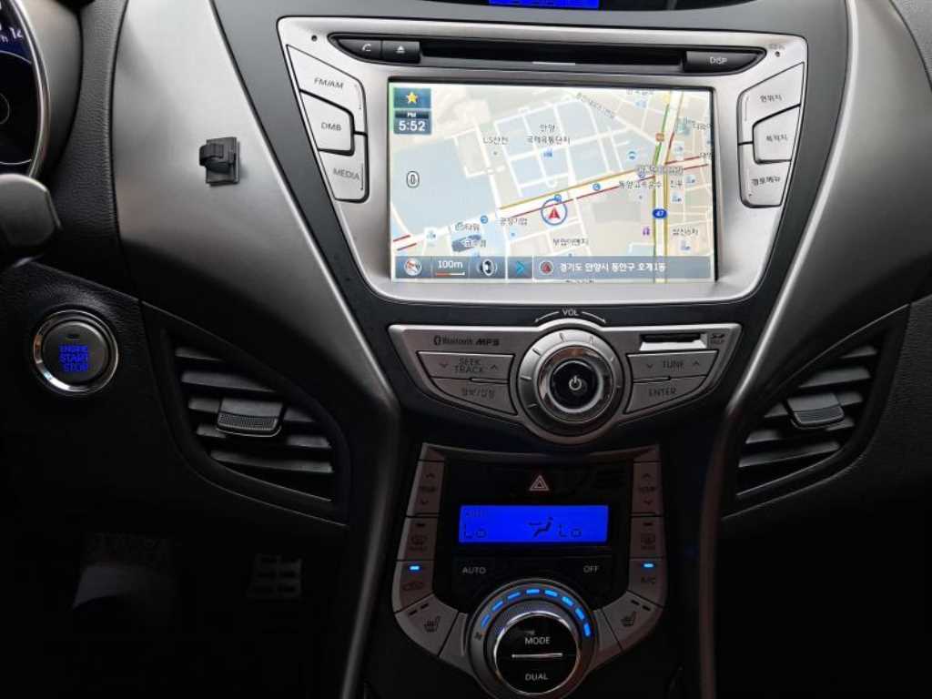 HYUNDAI Avante - Vista 12