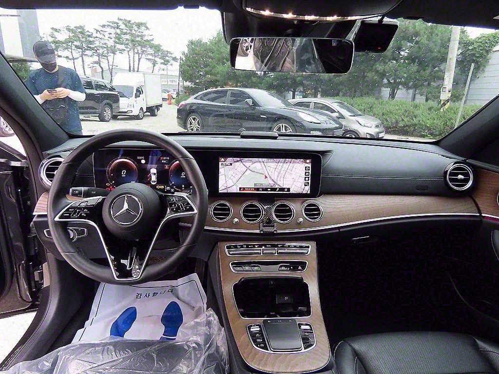 Mercedes Benz E class - Vista 7