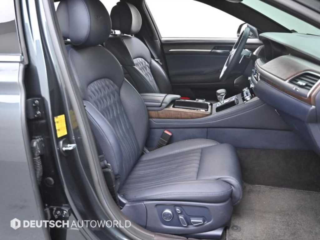 Genesis G90 - Vista 10