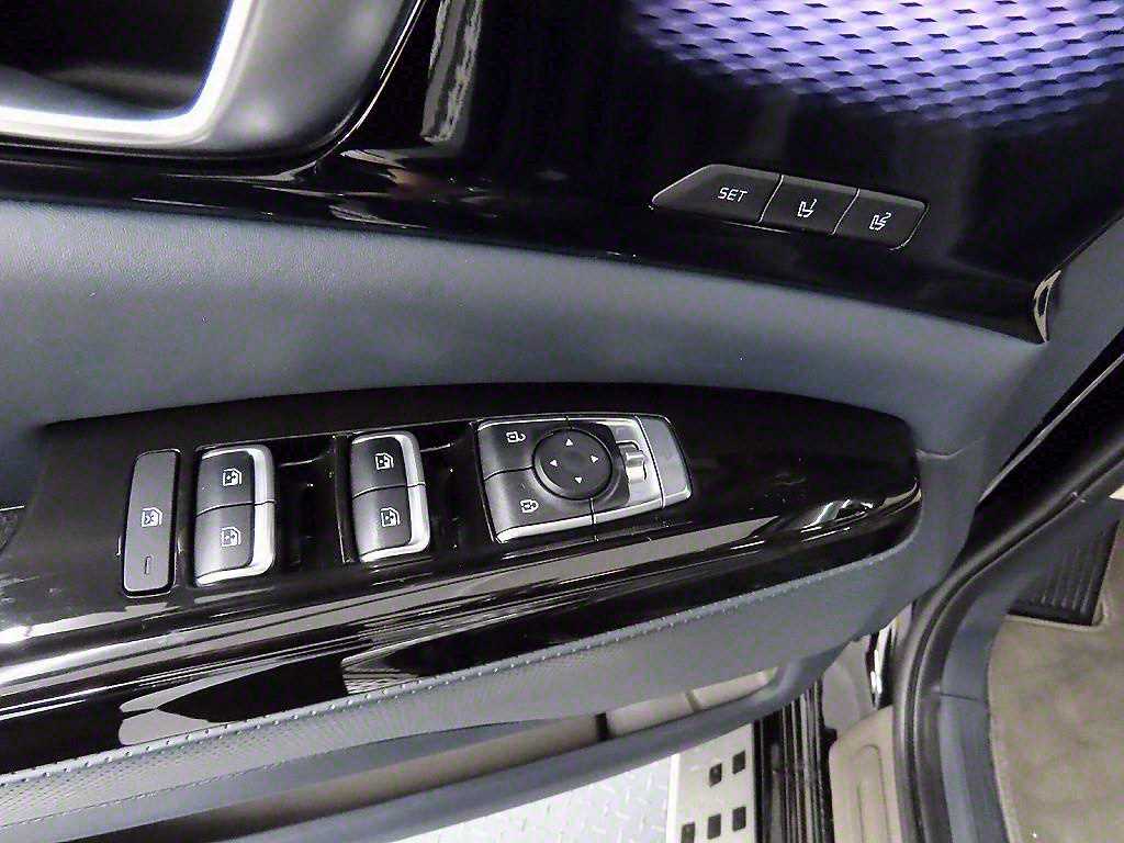 KIA Carnival - Vista 11