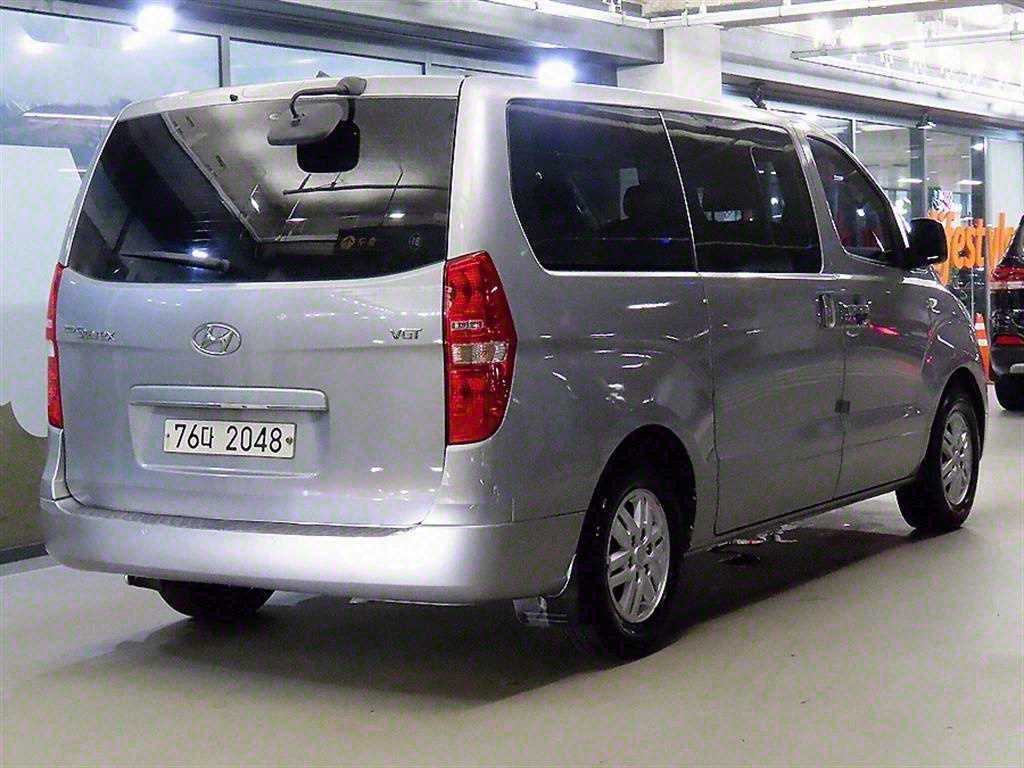 HYUNDAI Starex - Vista 4