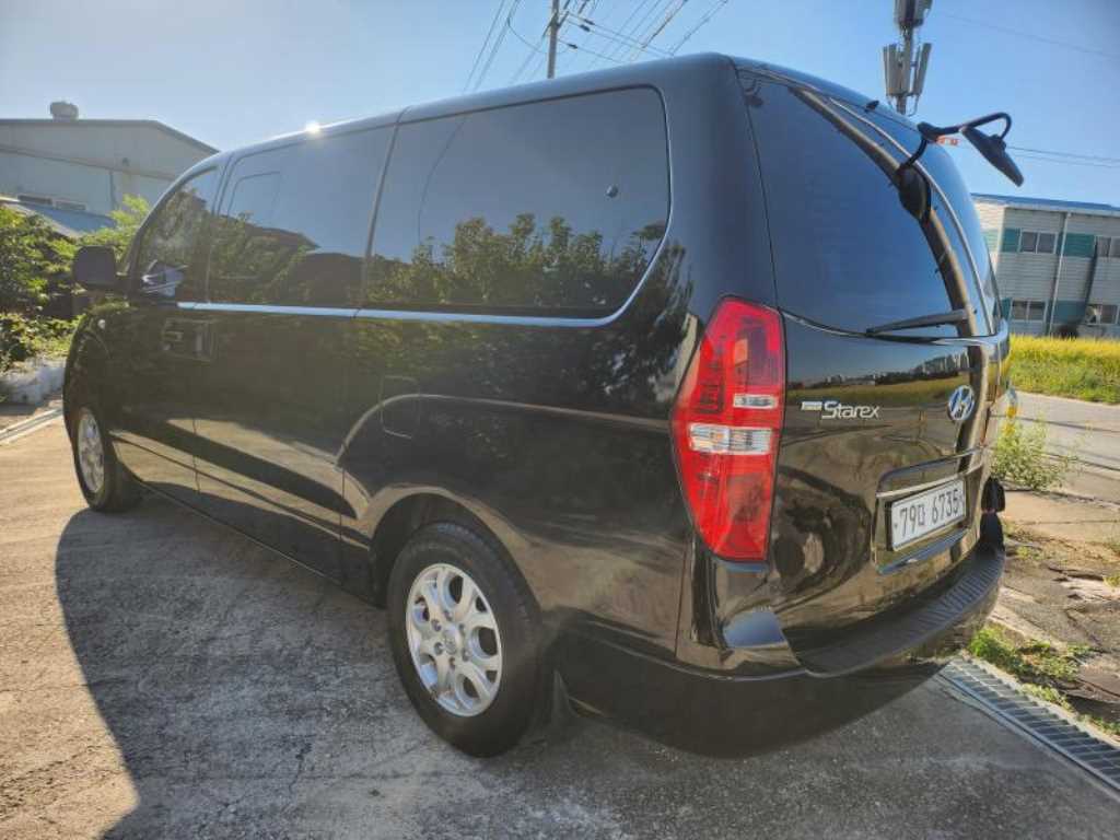 HYUNDAI Starex - Vista 6