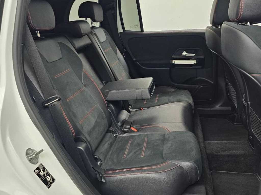 Mercedes Benz GLB Class - Vista 12