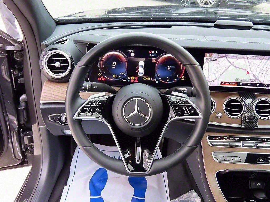 Mercedes Benz E class - Vista 8