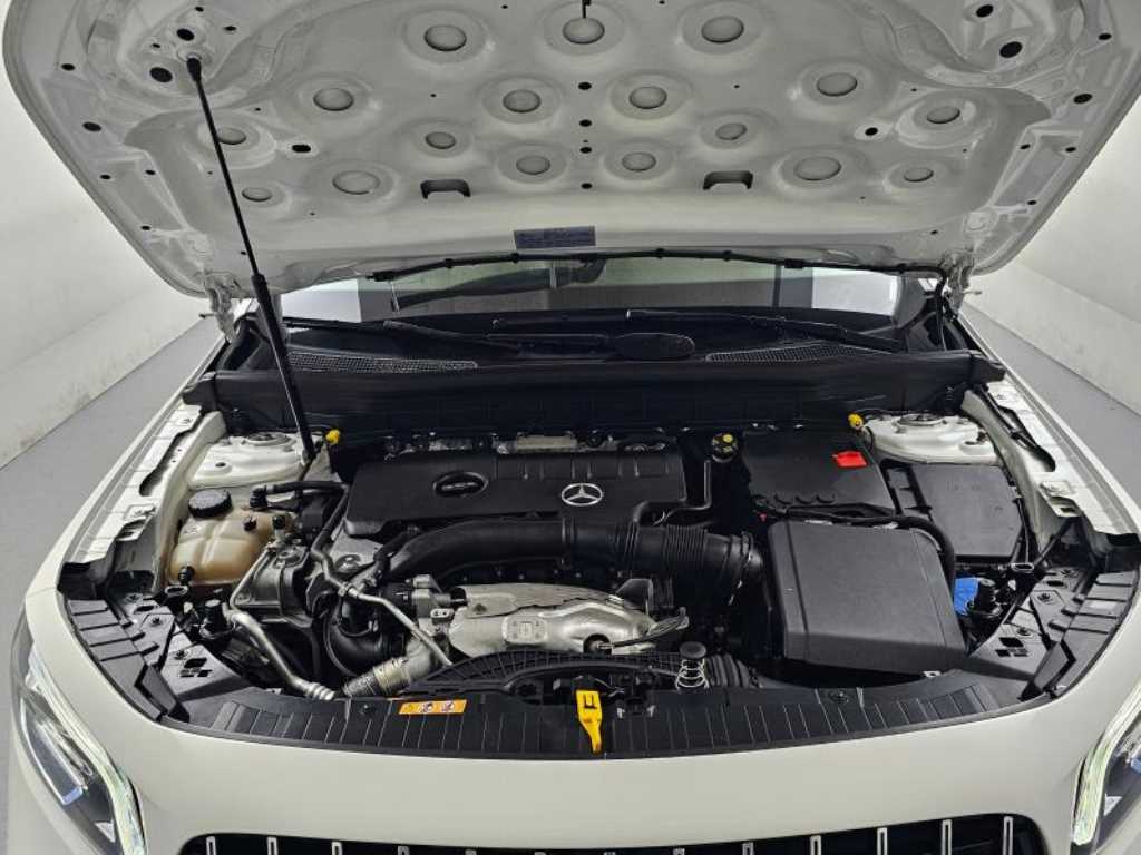 Mercedes Benz GLB Class - Vista 6