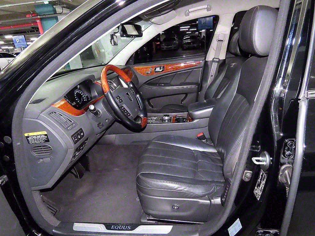 HYUNDAI Equus - Vista 6