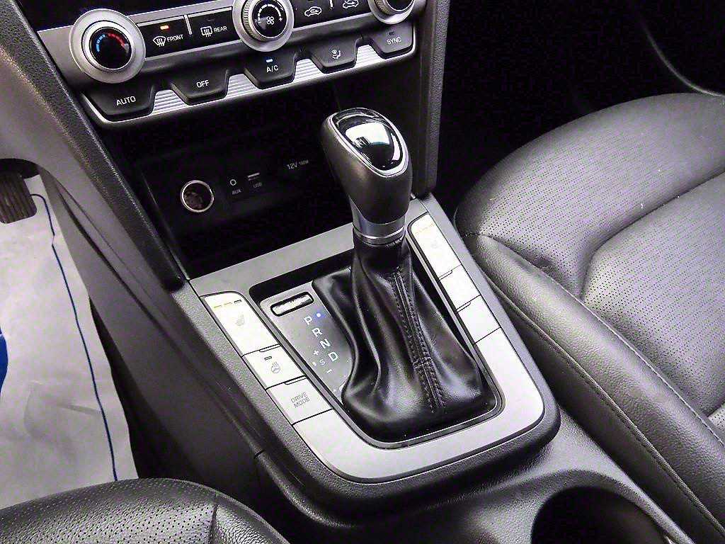 HYUNDAI Avante - Vista 10