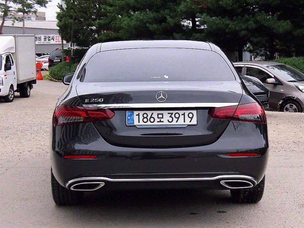 Mercedes Benz E class - Vista 4