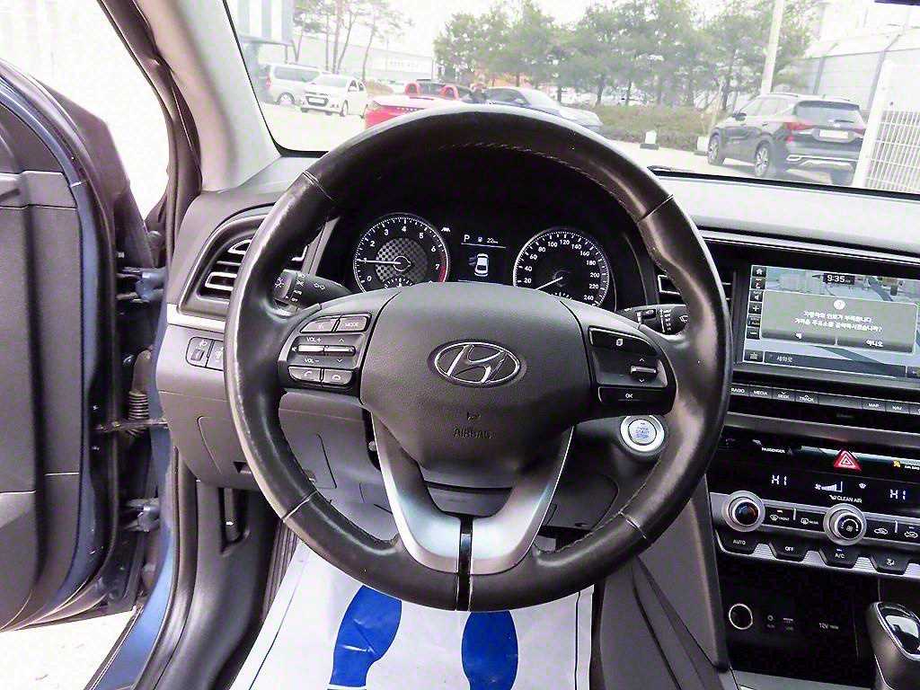 HYUNDAI Avante - Vista 8