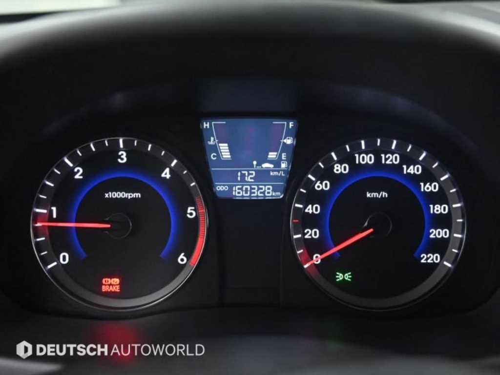 HYUNDAI Accent - Vista 8