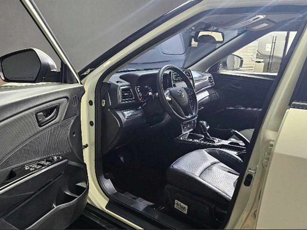 Ssangyong Tivoli - Vista 5