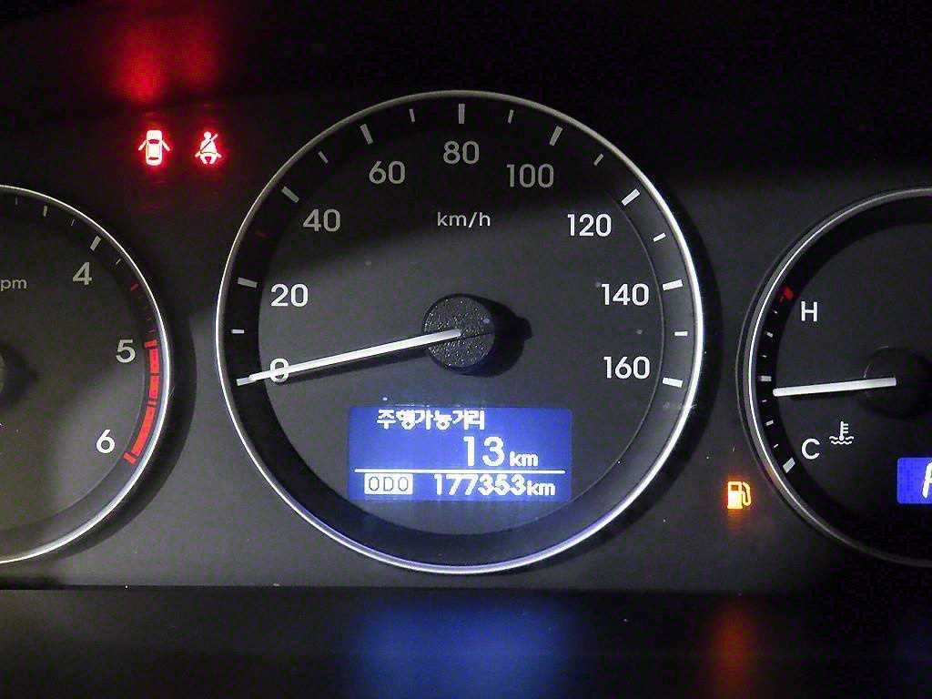 HYUNDAI Starex - Vista 10