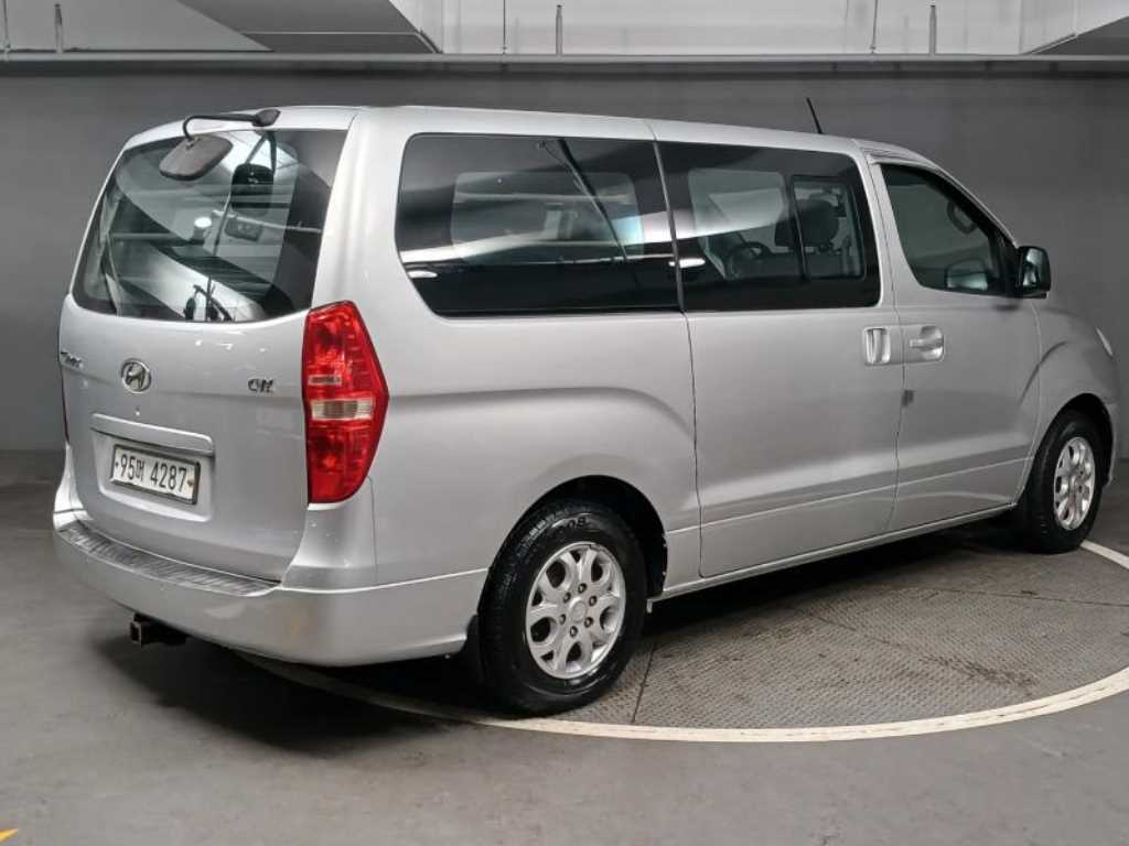 HYUNDAI Starex - Vista 5