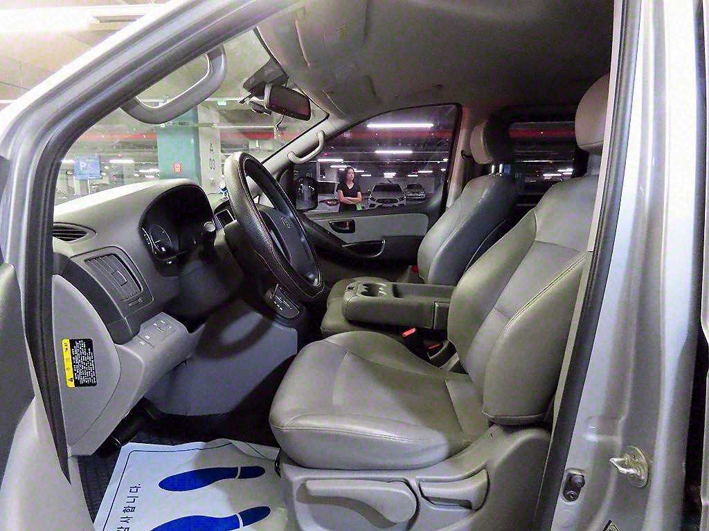 HYUNDAI Starex - Vista 6