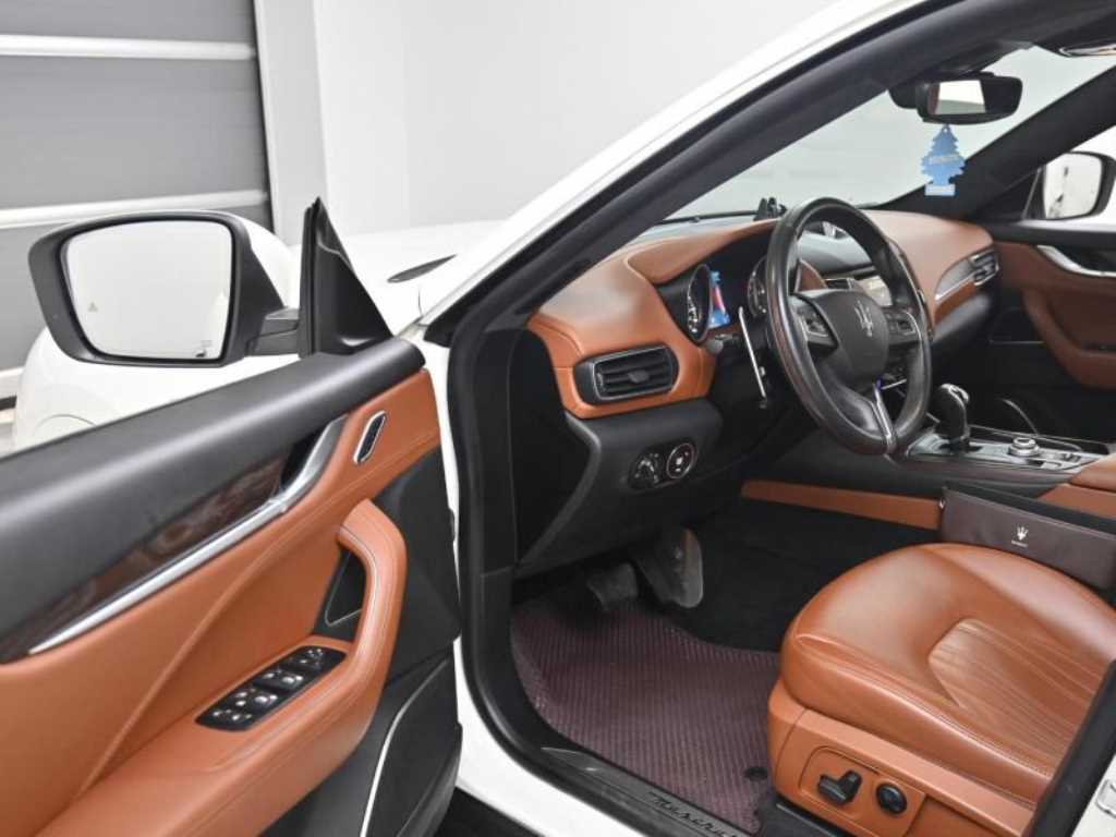 Maserati Levante - Vista 11