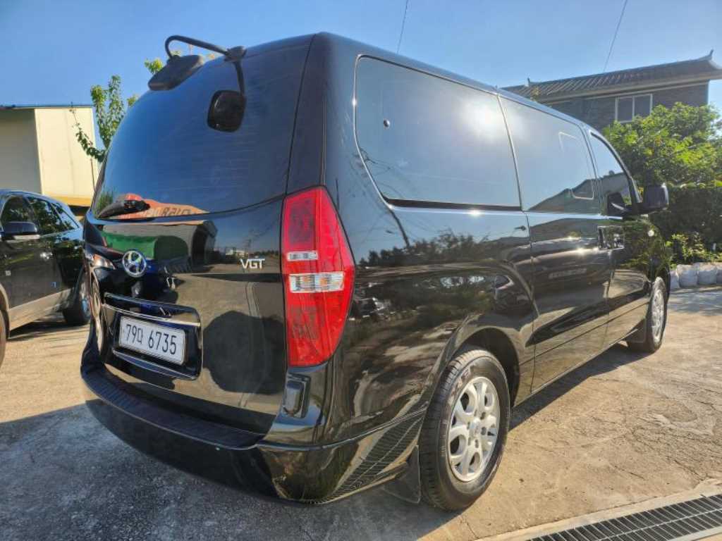 HYUNDAI Starex - Vista 5