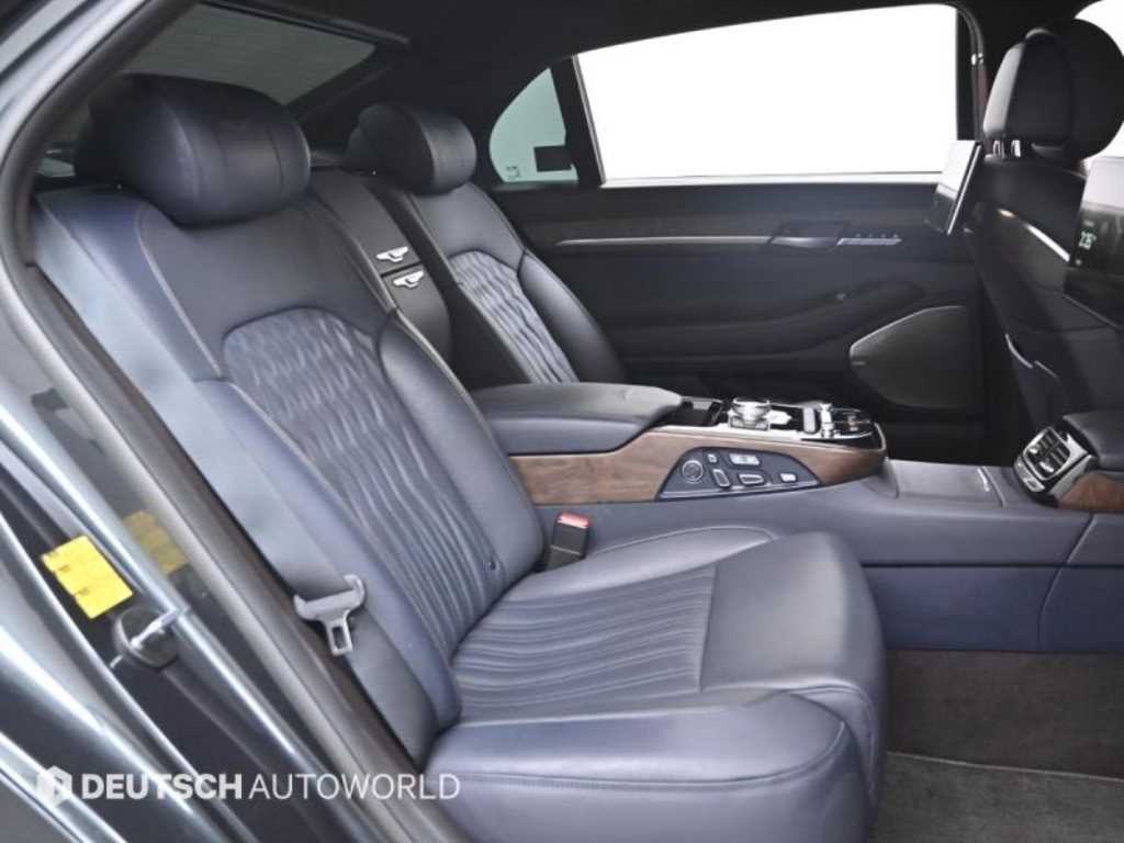 Genesis G90 - Vista 12