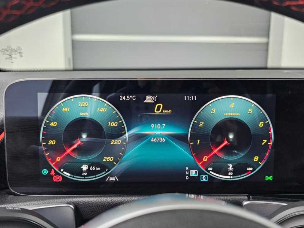 Mercedes Benz GLB Class - Vista 8