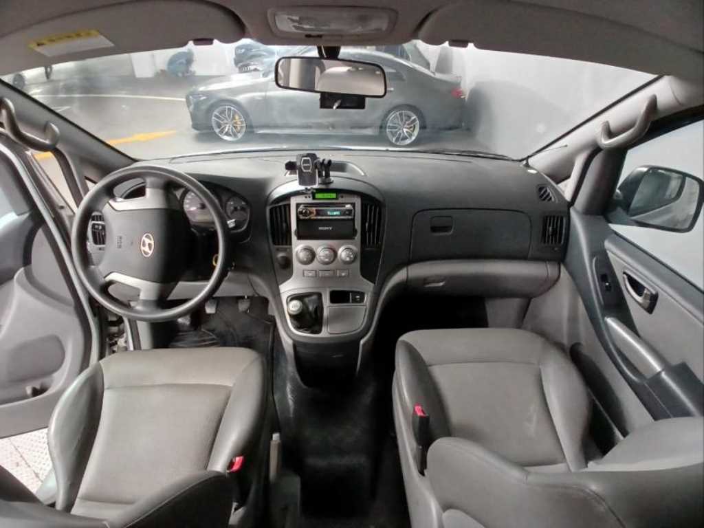 HYUNDAI Starex - Vista 6