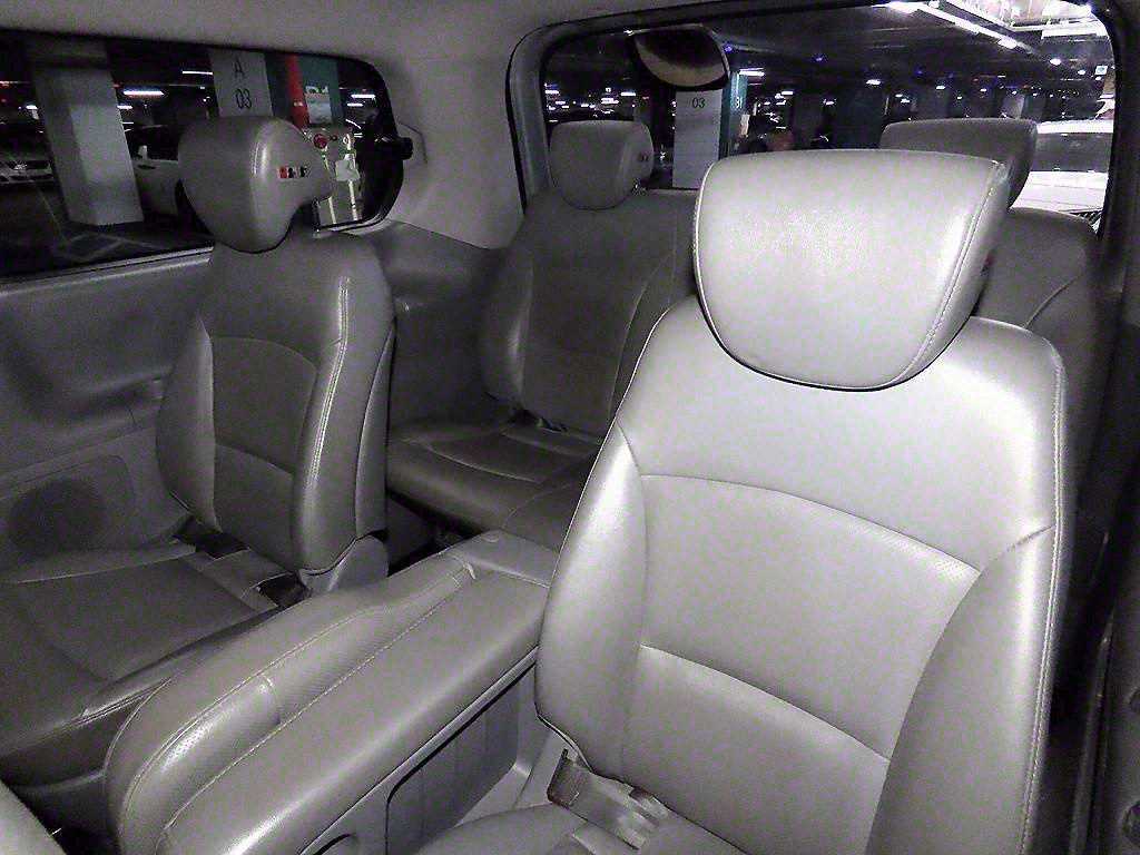 HYUNDAI Starex - Vista 8