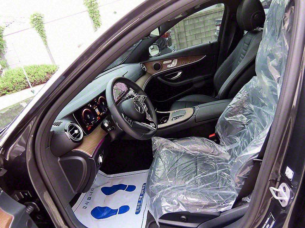 Mercedes Benz E class - Vista 5