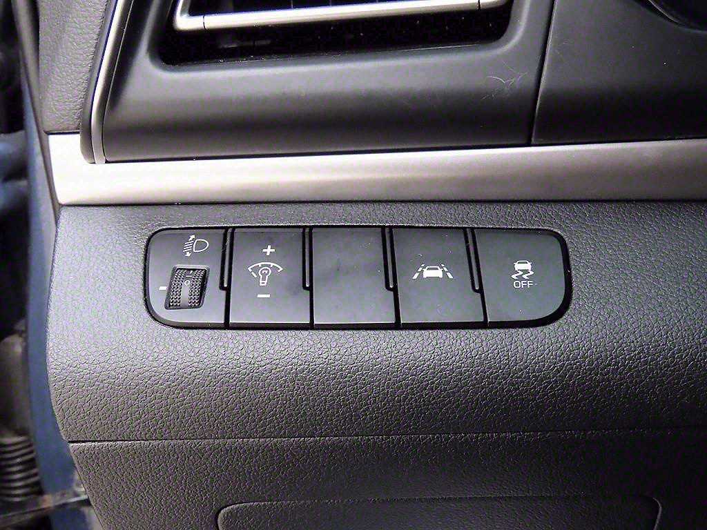 HYUNDAI Avante - Vista 12