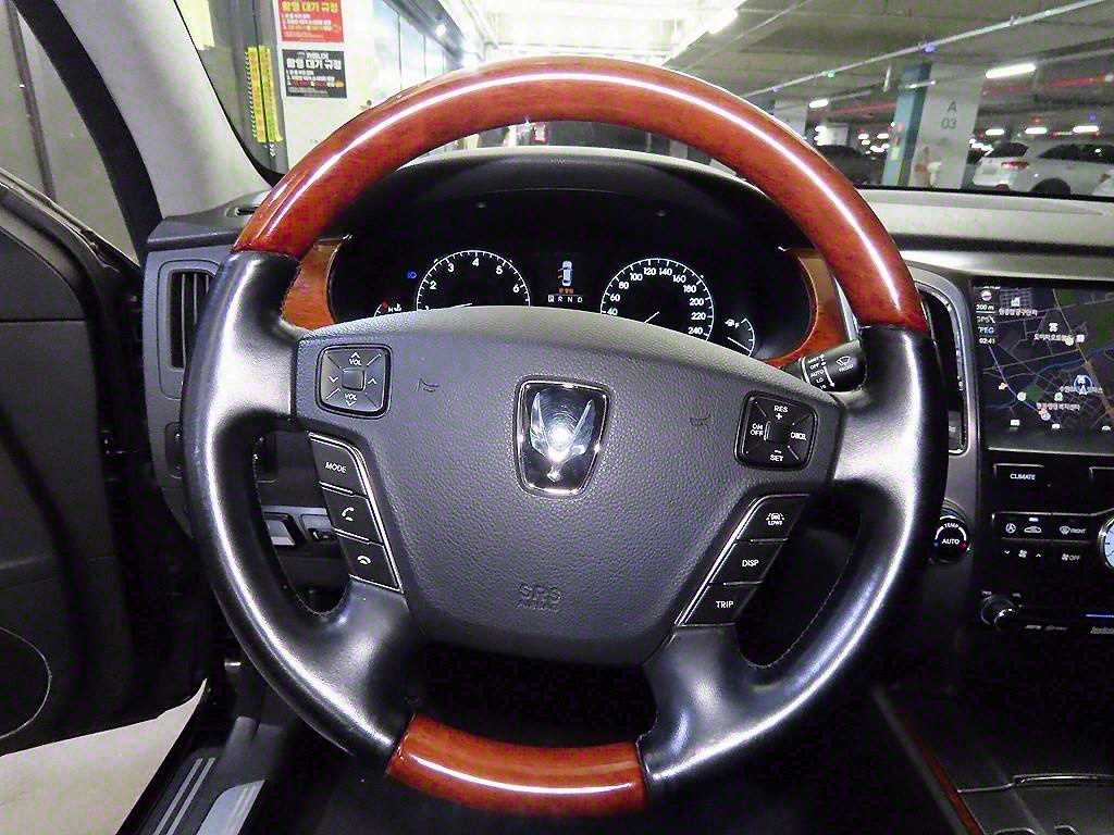 HYUNDAI Equus - Vista 8