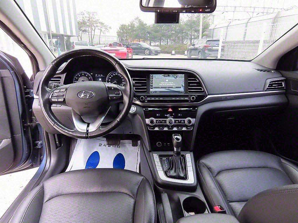 HYUNDAI Avante - Vista 7