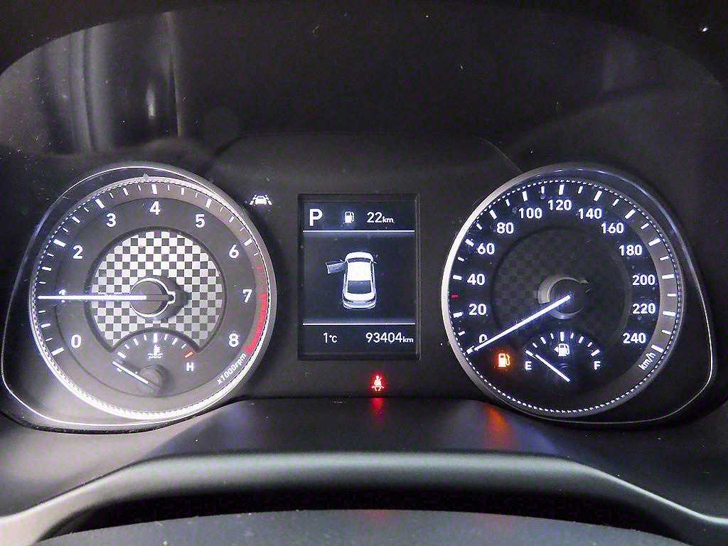 HYUNDAI Avante - Vista 9