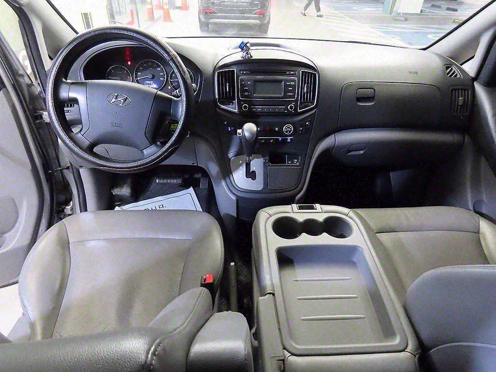 HYUNDAI Starex - Vista 11