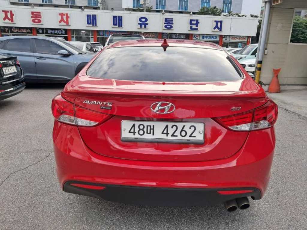 HYUNDAI Avante - Vista 5