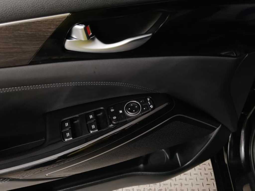KIA K7 - Vista 9
