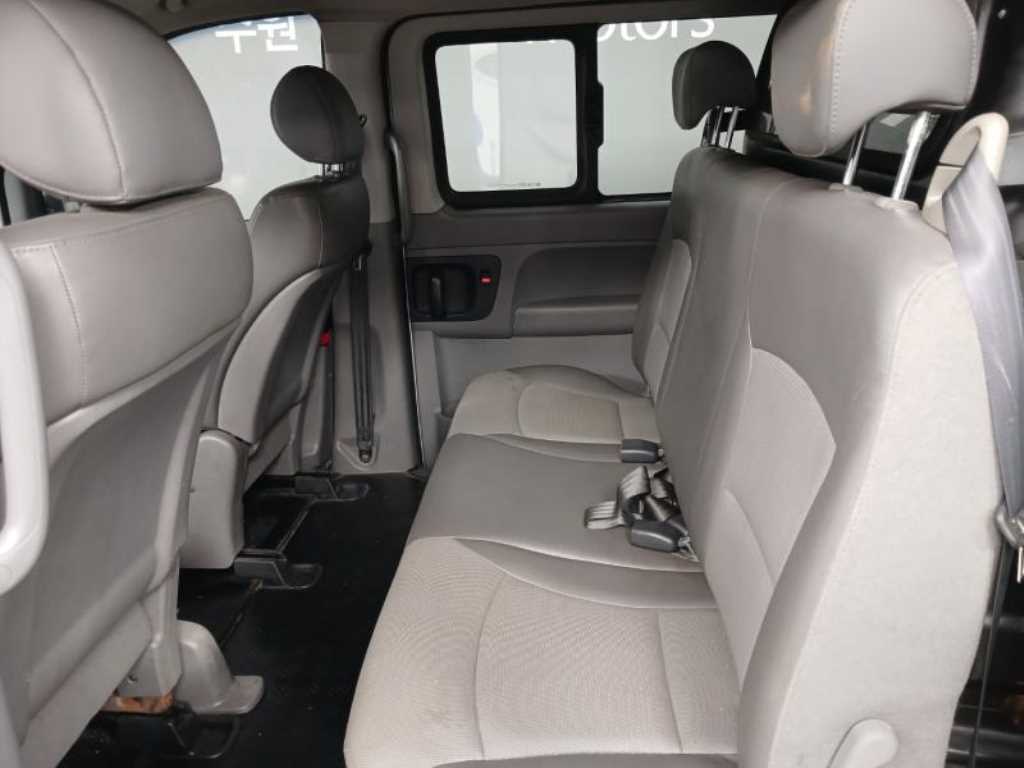 HYUNDAI Starex - Vista 8
