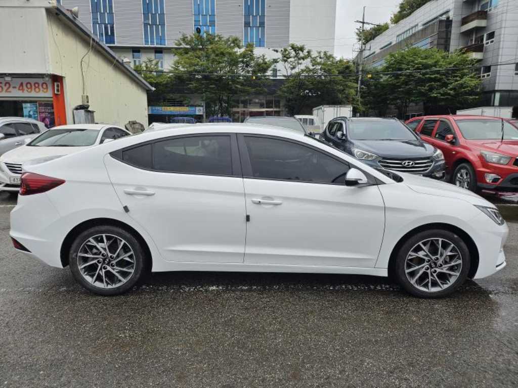 HYUNDAI Avante - Vista 6